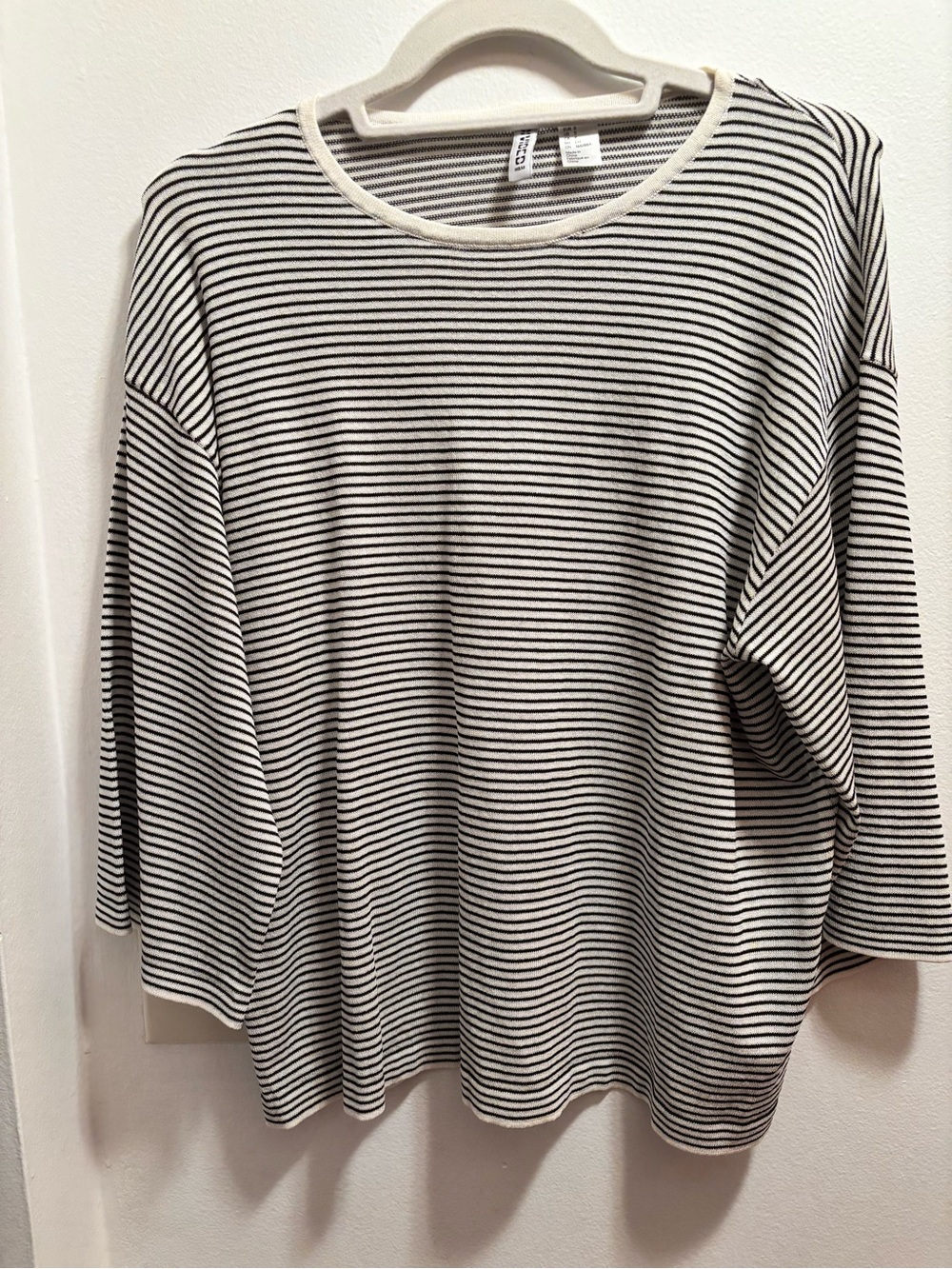 Divided by H&M Black and White Striped Long-Sleeve Crewneck Top